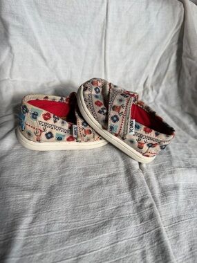 Toms Toddler/Baby Woodland Slip-On Sneakers - Cream w/ Red and Blue Accents